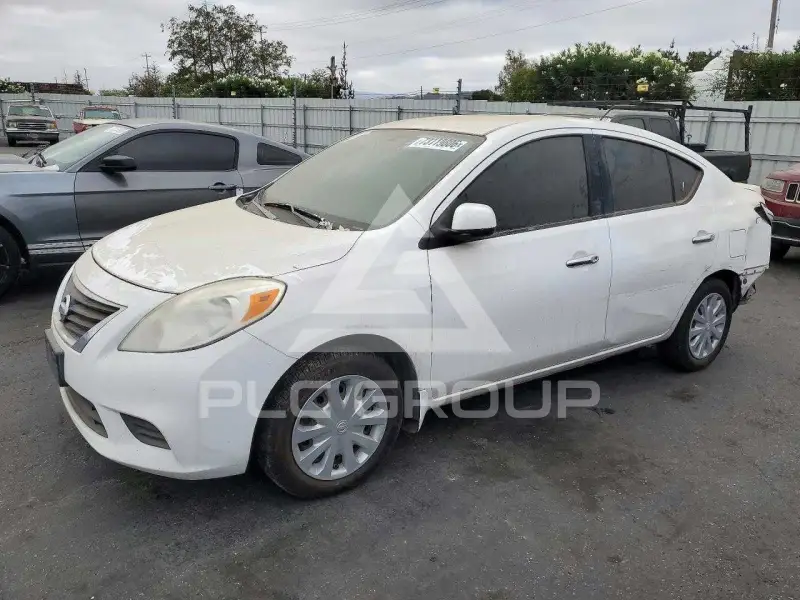 2013 Nissan VERSA photo