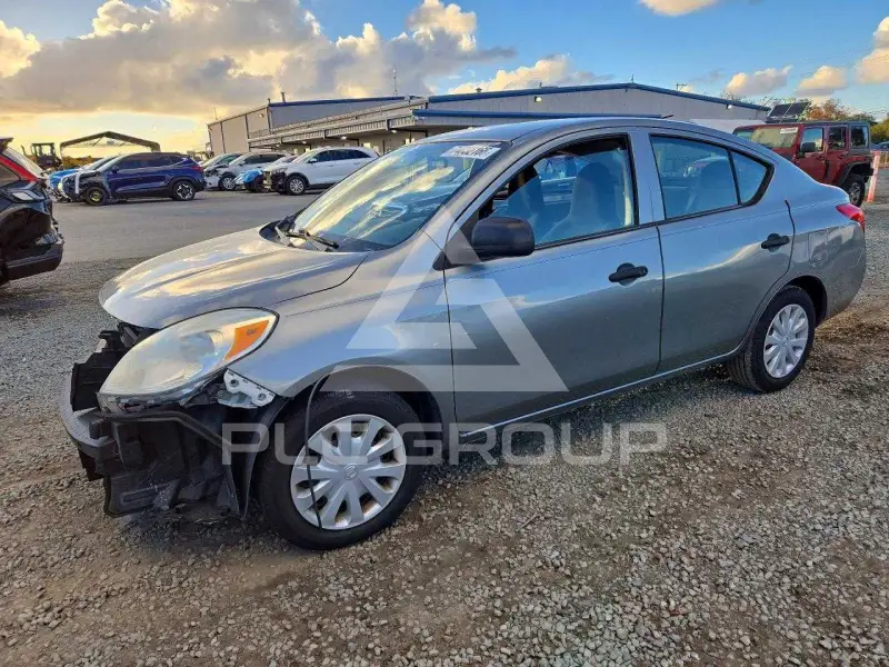 2013 Nissan VERSA фото