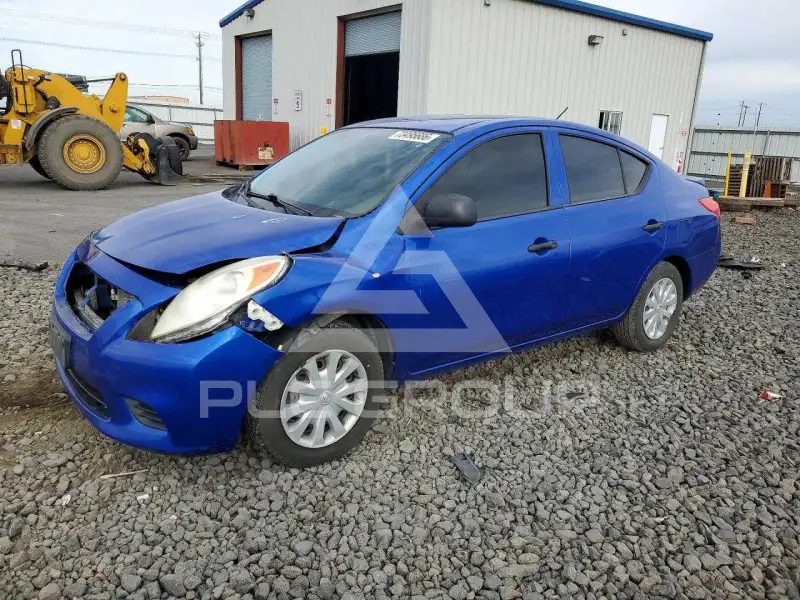 2013 Nissan VERSA photo