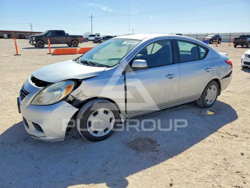 2013 Nissan VERSA фото