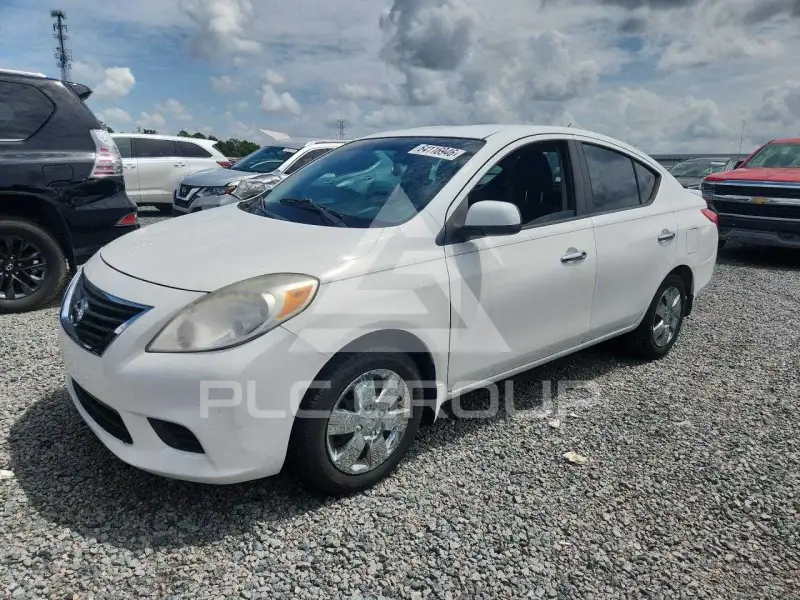 2013 Nissan VERSA photo