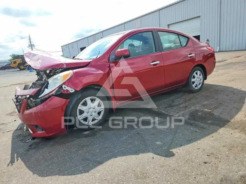 2013 Nissan VERSA photo
