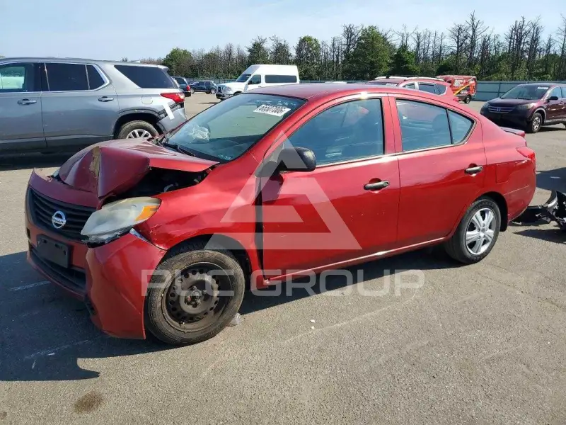 2013 Nissan VERSA photo