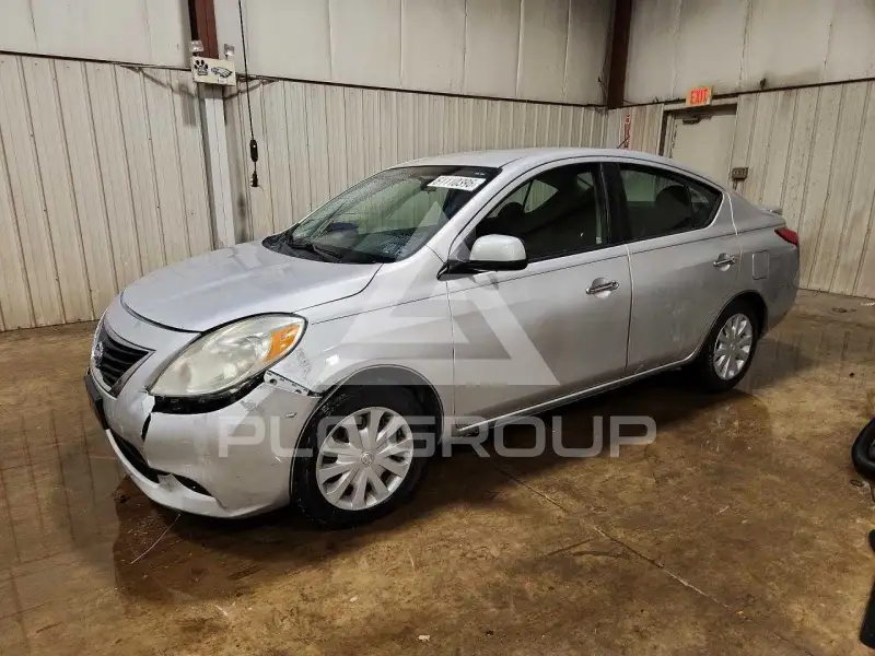 2013 Nissan VERSA фото