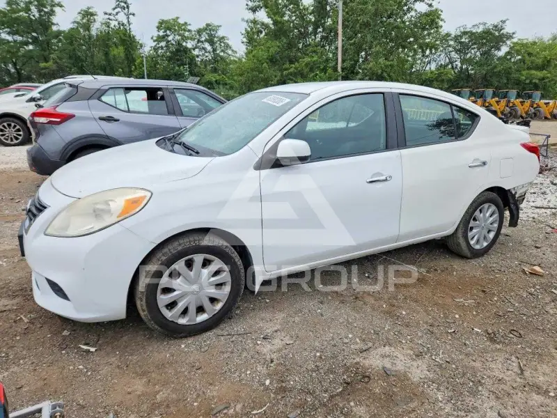 2013 Nissan VERSA photo