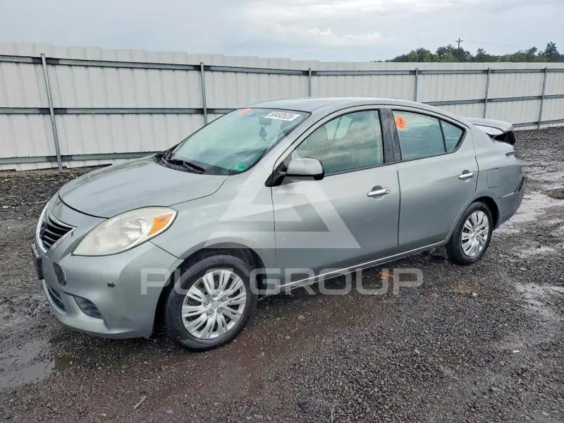 2013 Nissan VERSA photo