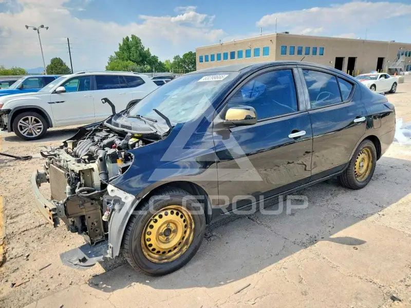 2013 Nissan VERSA photo