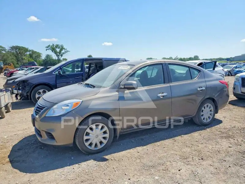 2013 Nissan VERSA фото