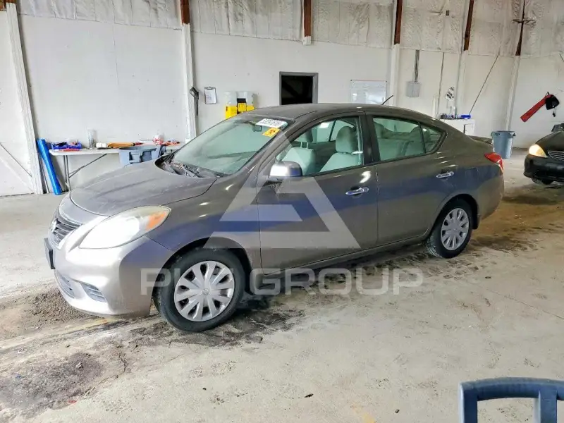 2013 Nissan VERSA фото