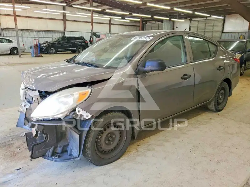 2013 Nissan VERSA photo