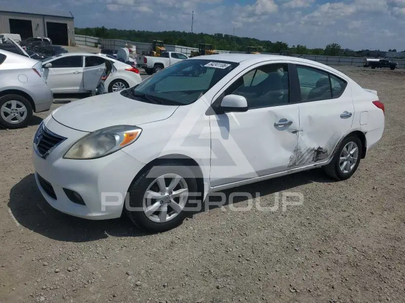 2013 Nissan VERSA photo