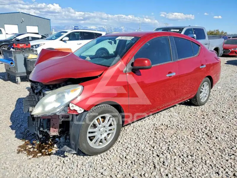 2013 Nissan VERSA фото