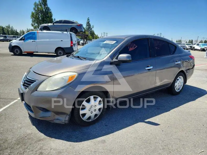 2013 Nissan VERSA фото
