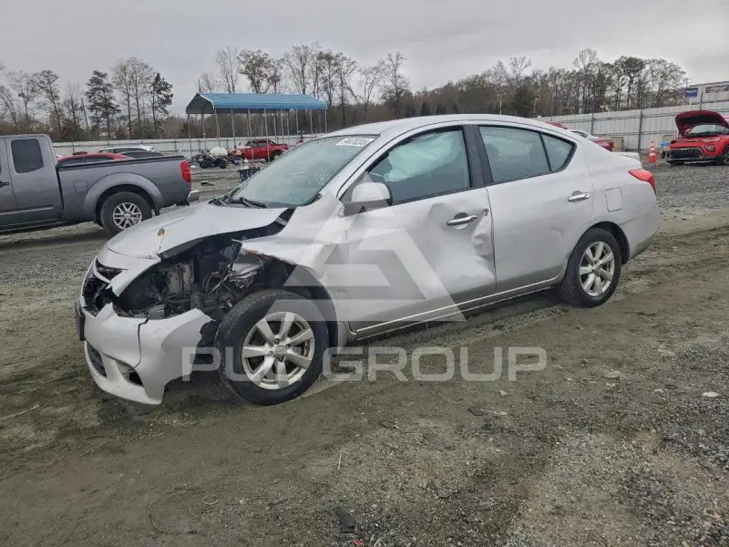2013 Nissan VERSA фото