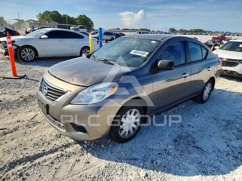 2013 Nissan VERSA photo