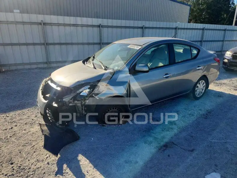 2013 Nissan VERSA фото