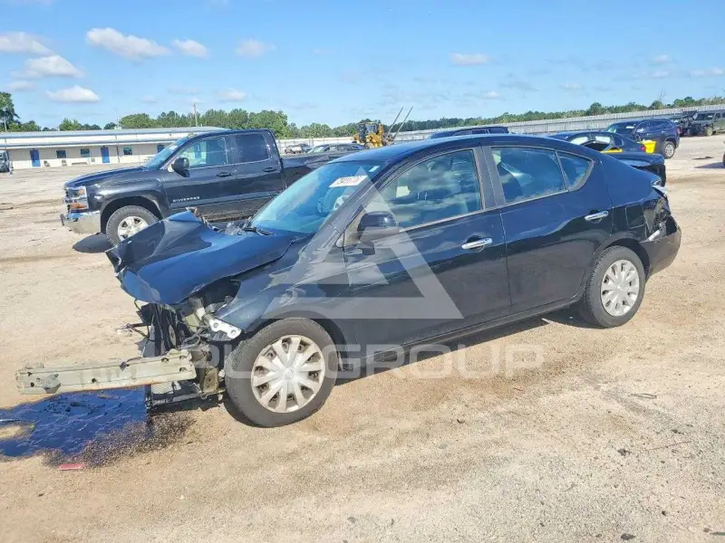 2013 Nissan VERSA photo