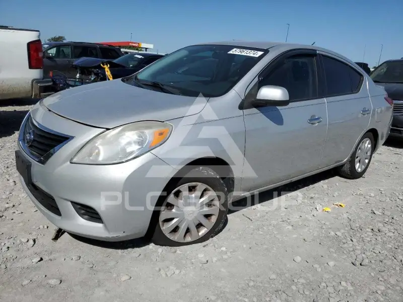 2013 Nissan VERSA photo