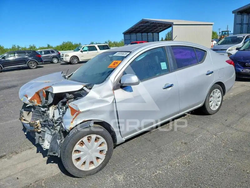 2013 Nissan VERSA фото