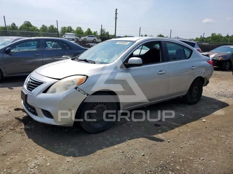 2013 Nissan VERSA photo