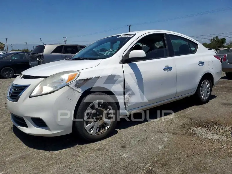 2013 Nissan VERSA photo