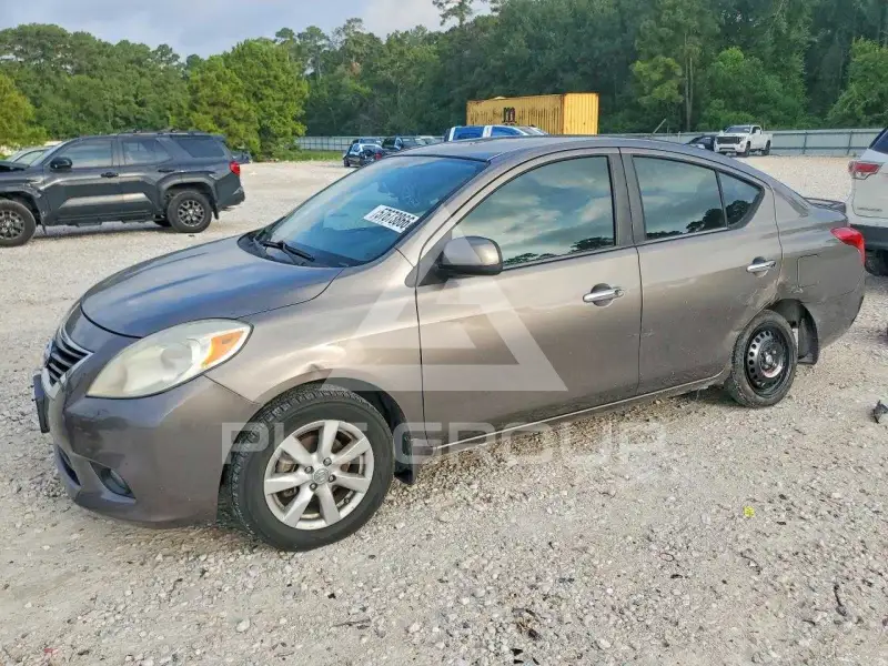 2013 Nissan VERSA photo