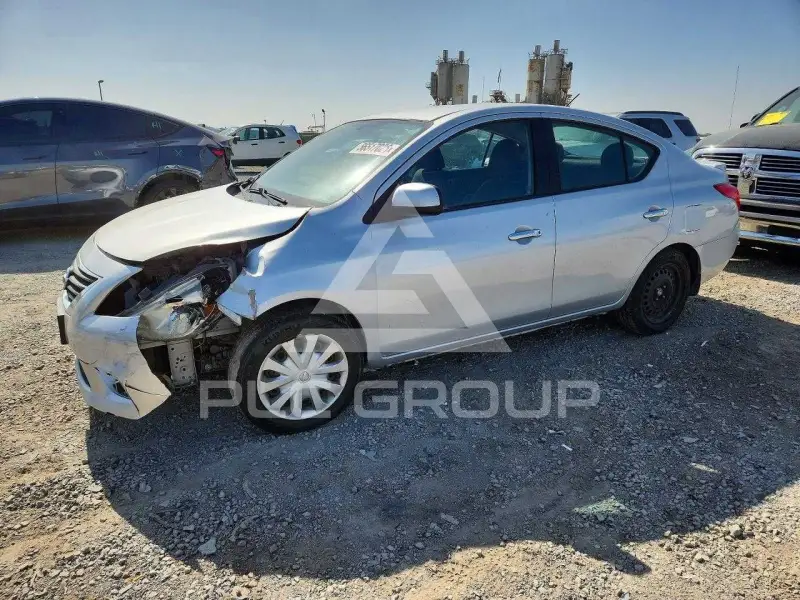 2013 Nissan VERSA фото