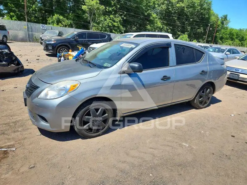 2013 Nissan VERSA photo