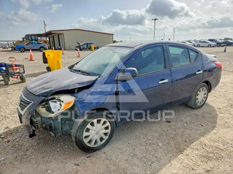 2013 Nissan VERSA photo