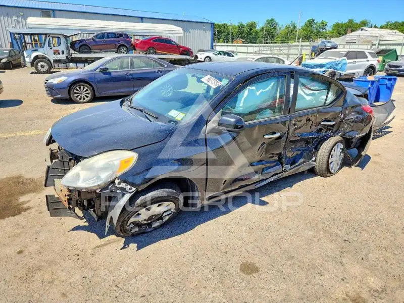 2013 Nissan VERSA фото