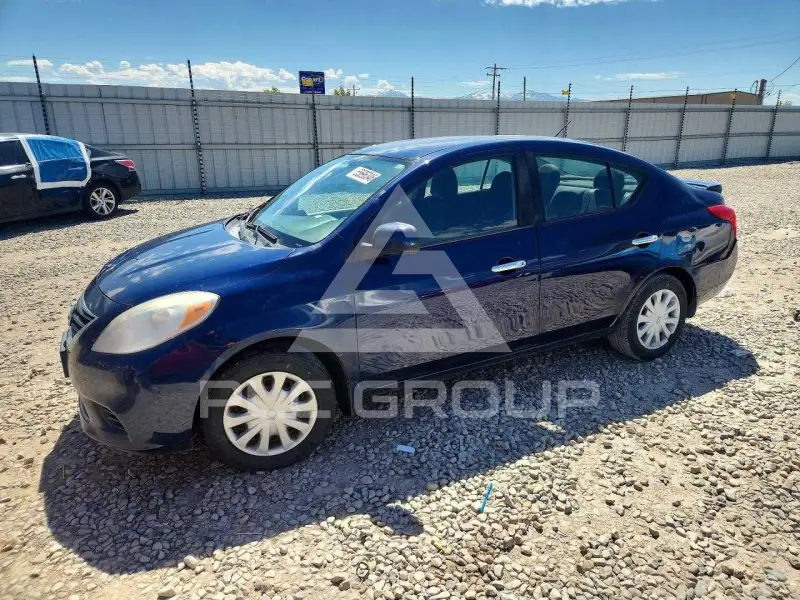 2013 Nissan VERSA photo