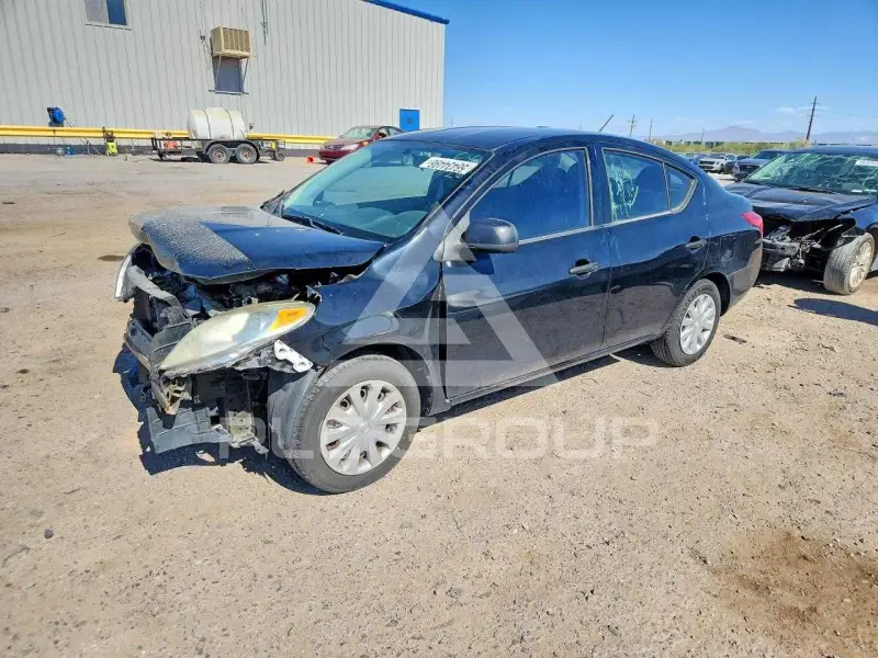 2013 Nissan VERSA photo