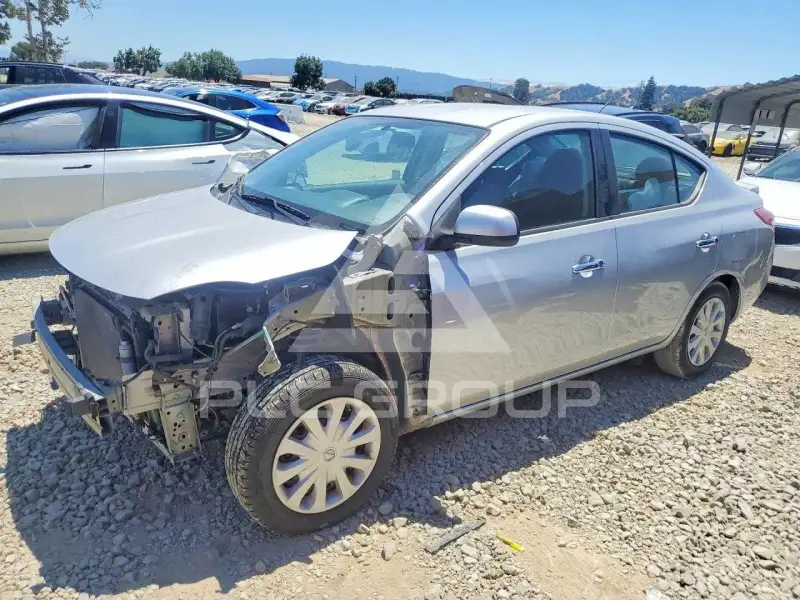 2013 Nissan VERSA фото