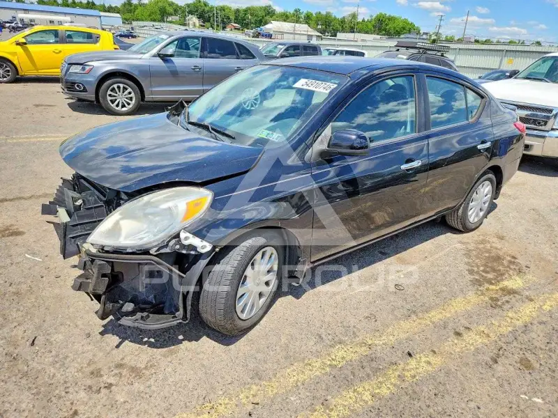 2013 Nissan VERSA photo