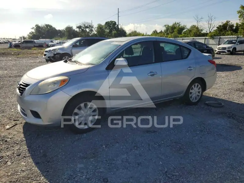 2013 Nissan VERSA фото