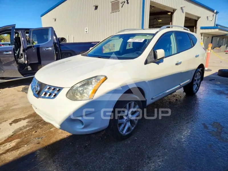 2013 Nissan ROGUE photo