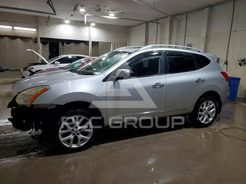 2013 Nissan ROGUE photo