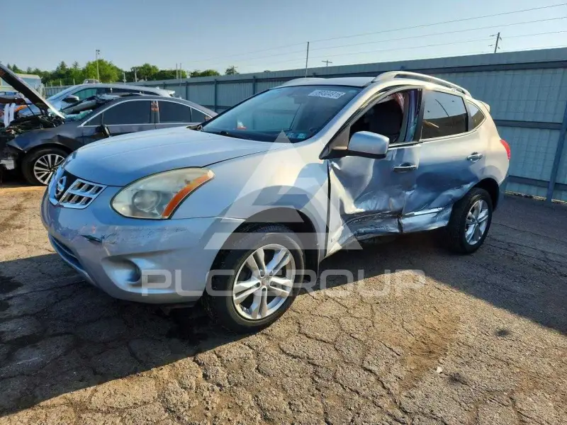 2013 Nissan ROGUE photo