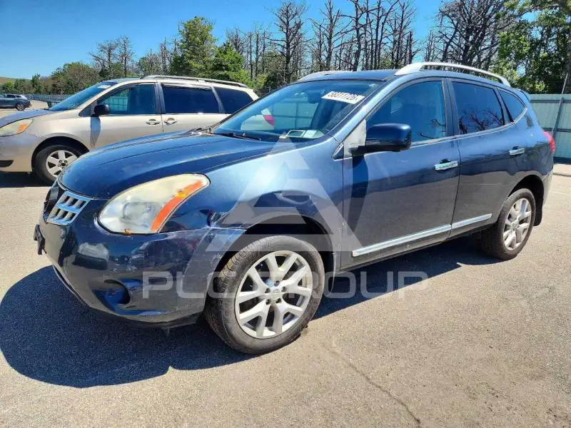 2013 Nissan ROGUE photo
