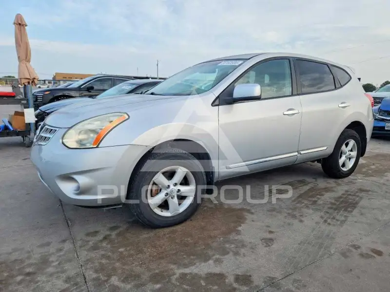 2013 Nissan ROGUE photo