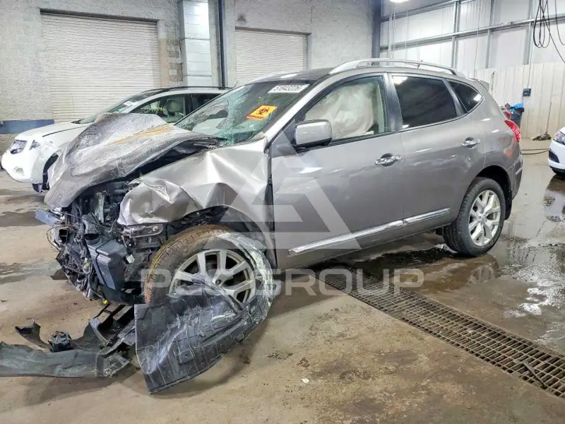 2013 Nissan ROGUE photo