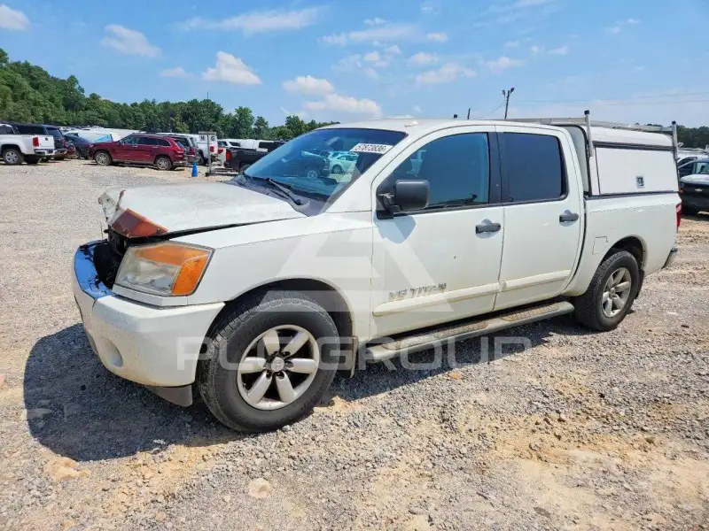 2013 Nissan TITAN photo