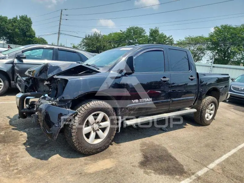 2013 Nissan TITAN photo