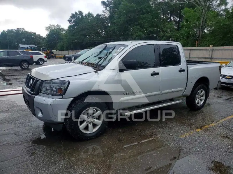 2013 Nissan TITAN фото