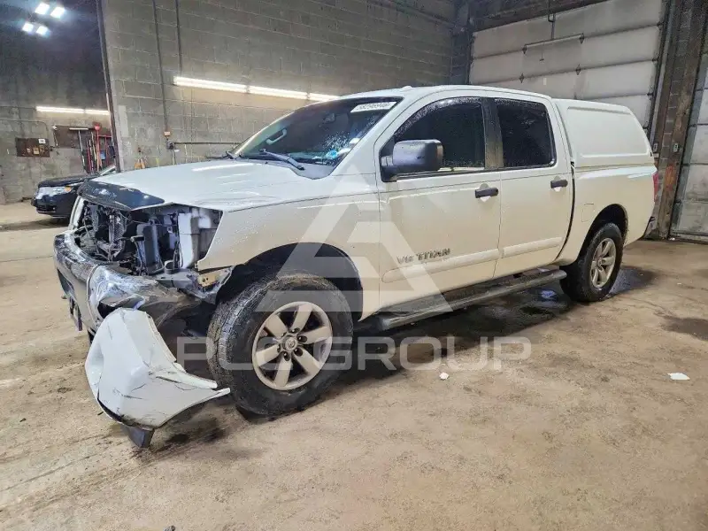 2013 Nissan TITAN фото