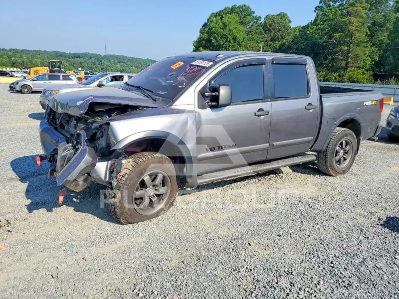 2013 Nissan TITAN photo