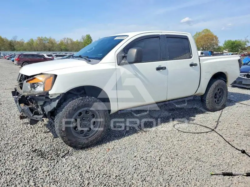2013 Nissan TITAN фото