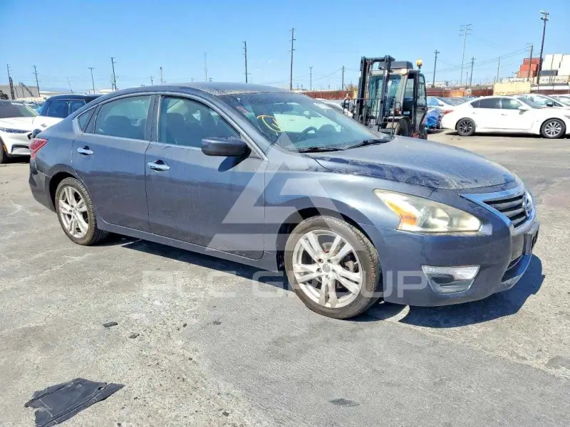 2013 Nissan ALTIMA фото