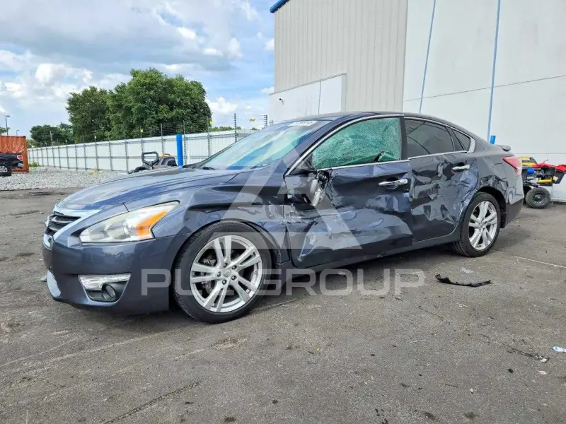 2013 Nissan ALTIMA фото