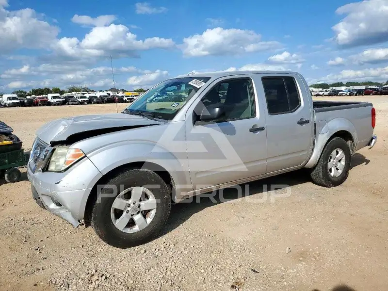 2013 Nissan FRONTIER photo